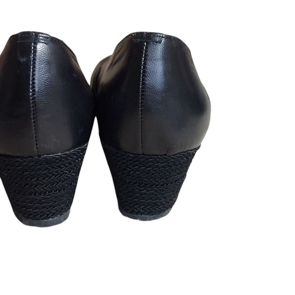 Sesto Meucci Black Flats with Pleated Design - Picture 5 of 15